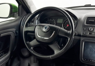 Подержанный автомобиль Skoda Fabia Hatchback 2012 года (14 фото)