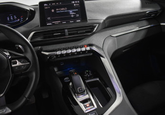 Подержанный автомобиль Peugeot 3008 2019 года (22 фото)