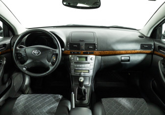 Подержанный автомобиль Toyota Avensis Sedan 2008 года (13 фото)