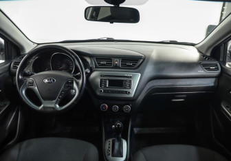 Подержанный автомобиль Kia Rio Hatchback 2016 года (11 фото)