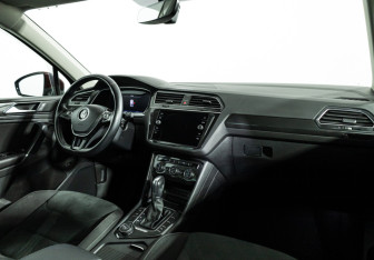 Подержанный автомобиль Volkswagen Tiguan 2017 года (9 фото)