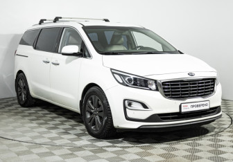 Подержанный автомобиль Kia Carnival 2019 года (3 фото)