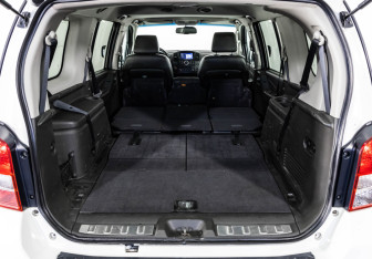 Подержанный автомобиль Nissan Pathfinder 2010 года (26 фото)