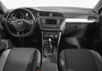 Подержанный автомобиль Volkswagen Tiguan 2017 года (13 фото)