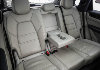 Подержанный автомобиль Porsche Cayenne 2019 года (32 фото)