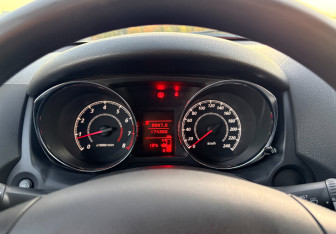 Подержанный автомобиль Citroen C4 Aircross 2012 года (12 фото)
