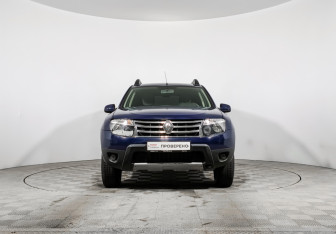 Подержанный автомобиль Renault Duster 2014 года (2 фото)