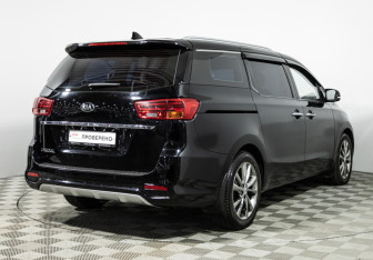 Подержанный автомобиль Kia Carnival 2019 года (5 фото)