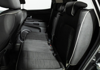 Подержанный автомобиль Kia Venga 2012 года (10 фото)