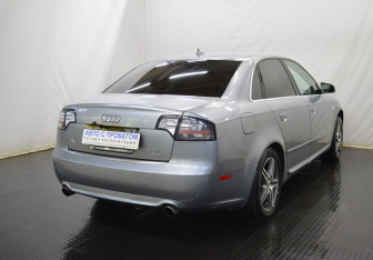 Подержанный автомобиль Audi A4 Sedan 2007 года (5 фото)