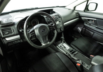 Подержанный автомобиль Subaru XV 2012 года (11 фото)