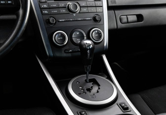 Подержанный автомобиль Mazda CX-7 2011 года (13 фото)