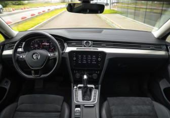Подержанный автомобиль Volkswagen Passat Sedan 2017 года (11 фото)