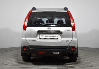 Подержанный автомобиль Nissan X-Trail 2011 года (6 фото)