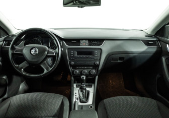 Подержанный автомобиль Skoda Octavia Liftback 2014 года (13 фото)