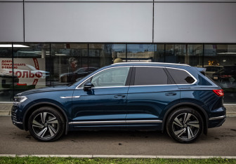 Подержанный автомобиль Volkswagen Touareg 2021 года (8 фото)