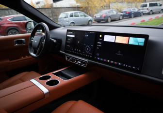 Подержанный автомобиль LiXiang L9 2023 года (12 фото)