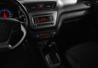 Подержанный автомобиль Kia Rio Sedan 2016 года (19 фото)