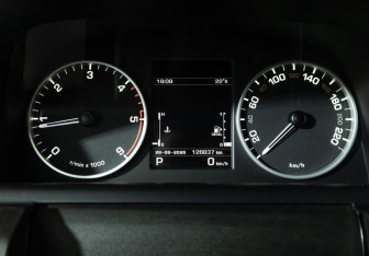 Подержанный автомобиль Land Rover Discovery 2012 года (12 фото)