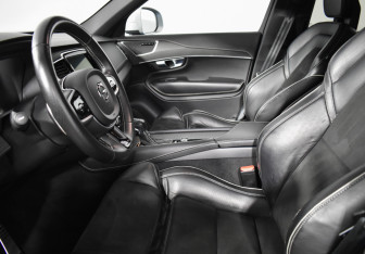 Подержанный автомобиль Volvo XC90 2018 года (10 фото)