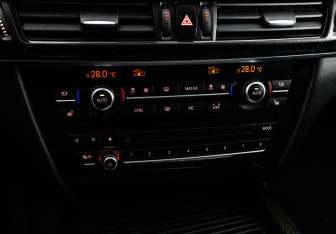 Подержанный автомобиль BMW X5 2016 года (19 фото)