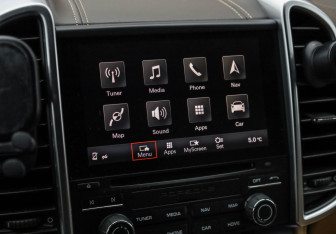 Подержанный автомобиль Porsche Cayenne 2017 года (17 фото)