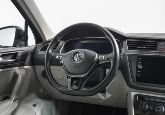 Подержанный автомобиль Volkswagen Tiguan 2017 года (15 фото)