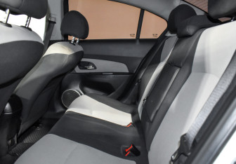 Подержанный автомобиль Chevrolet Cruze Sedan 2011 года (12 фото)