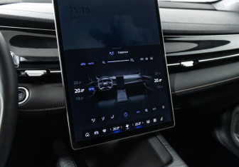 Подержанный автомобиль Geely Preface 2024 года (17 фото)