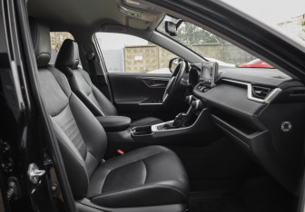 Подержанный автомобиль Toyota RAV4 2022 года (27 фото)