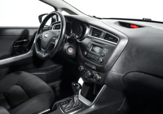 Подержанный автомобиль Kia Ceed Wagon 2016 года (13 фото)