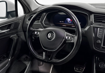 Подержанный автомобиль Volkswagen Tiguan 2017 года (16 фото)