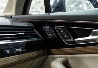 Подержанный автомобиль Audi Q7 2017 года (27 фото)