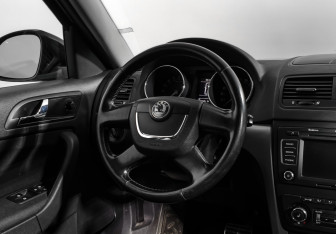 Подержанный автомобиль Skoda Yeti 2010 года (15 фото)