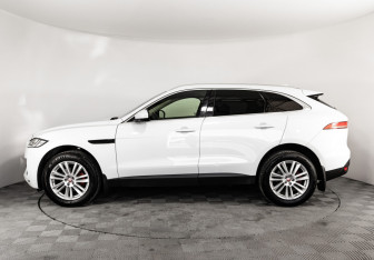 Подержанный автомобиль Jaguar F-Pace 2017 года (9 фото)