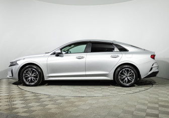 Подержанный автомобиль Kia K5 2021 года (8 фото)