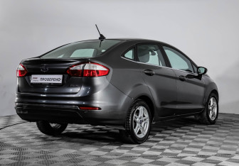 Подержанный автомобиль Ford Fiesta Sedan 2016 года (5 фото)