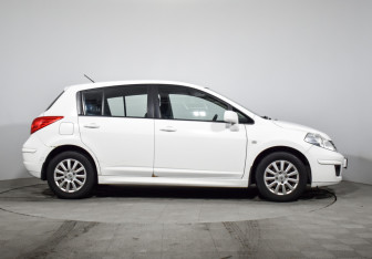 Подержанный автомобиль Nissan Tiida Hatchback 2012 года (4 фото)