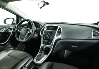 Подержанный автомобиль Opel Astra Hatchback 2013 года (9 фото)