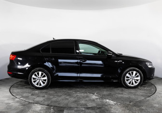 Подержанный автомобиль Volkswagen Jetta Sedan 2013 года (4 фото)