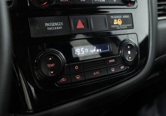 Подержанный автомобиль Mitsubishi Outlander 2013 года (16 фото)