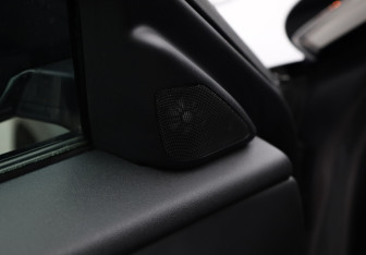 Подержанный автомобиль Land Rover Range Rover Velar 2019 года (16 фото)