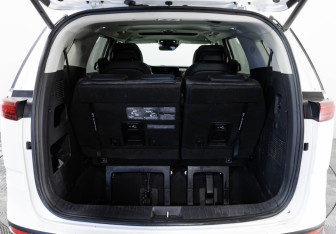 Подержанный автомобиль Kia Carnival 2021 года (38 фото)