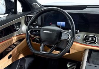 Подержанный автомобиль Jaecoo J8 2024 года (18 фото)