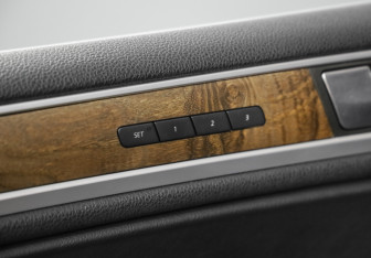 Подержанный автомобиль Volkswagen Touareg 2012 года (20 фото)