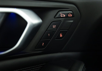 Подержанный автомобиль BMW X6 M 2021 года (26 фото)