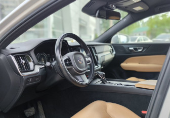 Подержанный автомобиль Volvo V60 Cross Country 2019 года (14 фото)