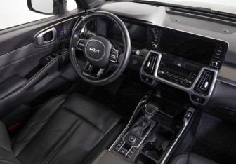 Подержанный автомобиль Kia Sorento 2022 года (8 фото)