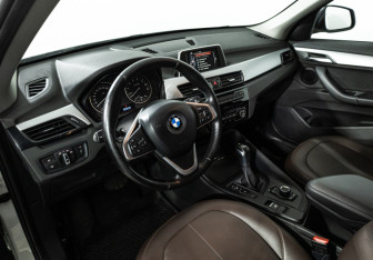 Подержанный автомобиль BMW X1 2015 года (11 фото)