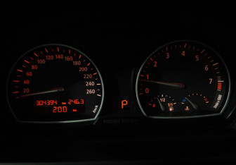 Подержанный автомобиль BMW X3 2009 года (12 фото)